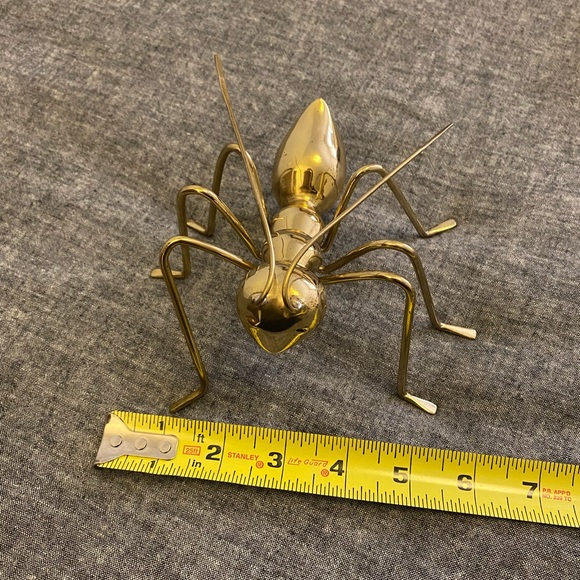 Large Gold Ant. - Picture 4 of 4